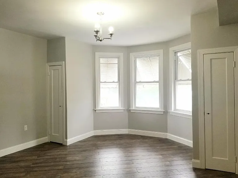 5147 Catharine St #3 — Photo 13
