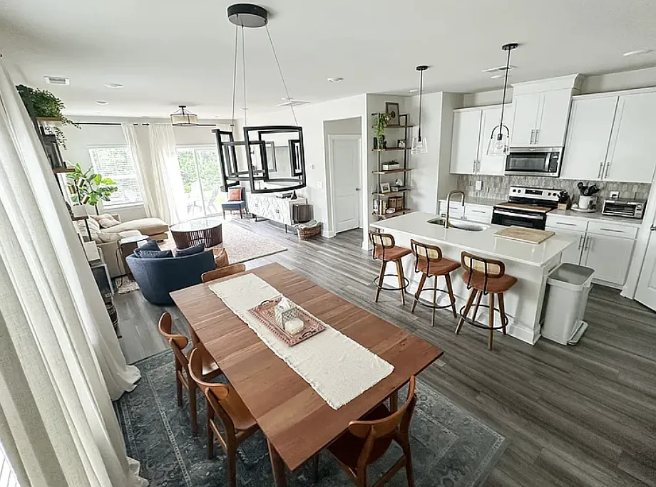 4 bed, 2.5 bath, 2081 sqft, $2,800 — Photo 3