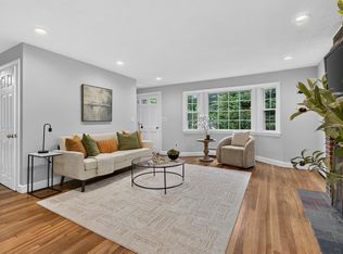 25 Gray Ter, Bedford, MA 01730