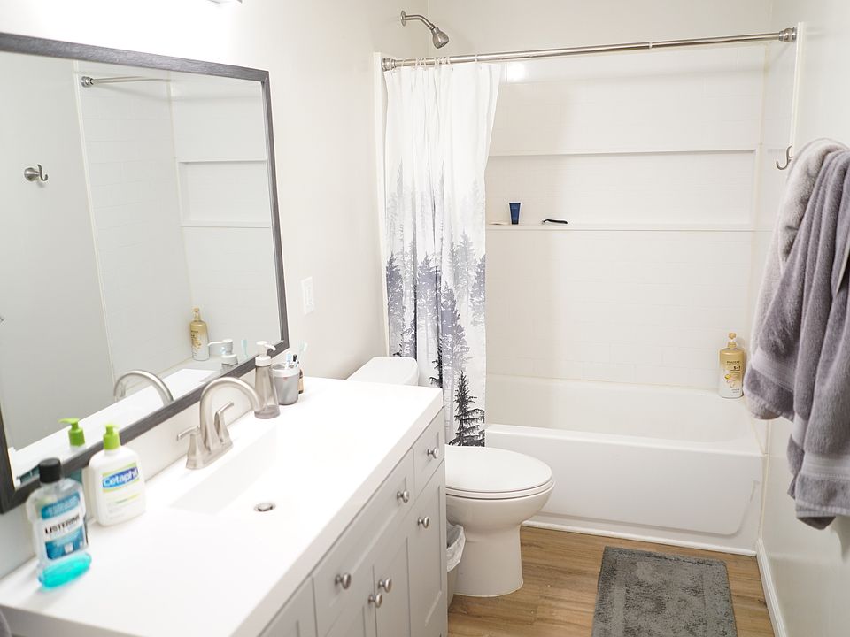 2nd image of 2550 E Fairmount Ave