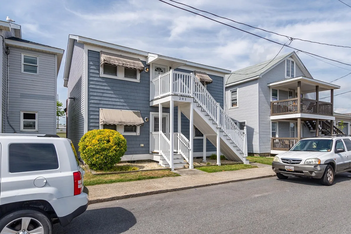 2 bed, 750 sqft, $1,865 — Photo 2
