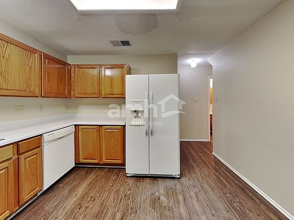 4th image of 4611 Camas
