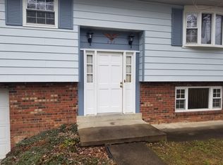 895 Upton Dr, South Charleston, WV 25309