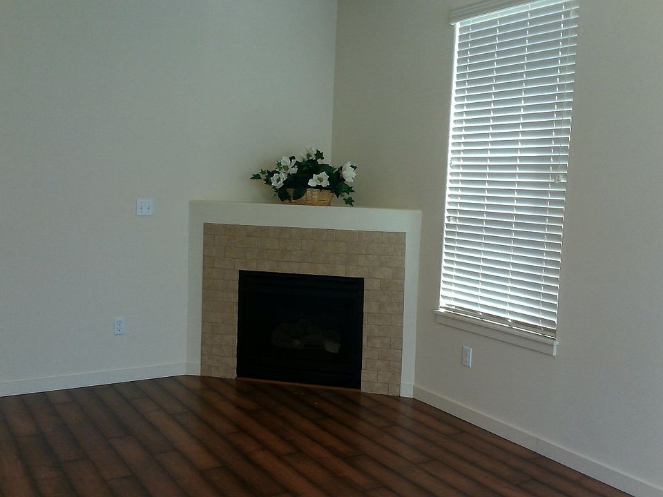 1st image of 7635 NE 62nd St