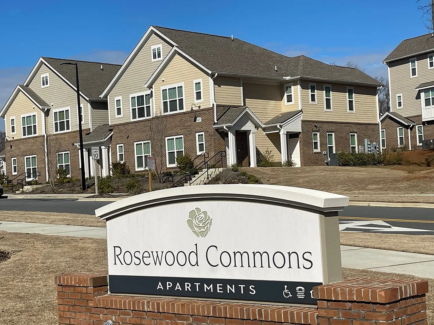 Rosewood Commons — Photo 1