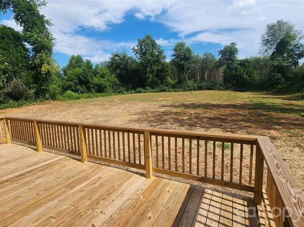 3613 Jamestown Rd, Morganton, NC 28655