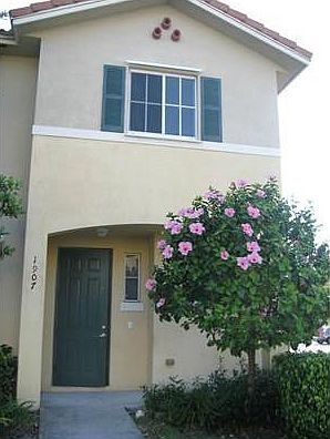 1st image of 1907 SW 60th Ave