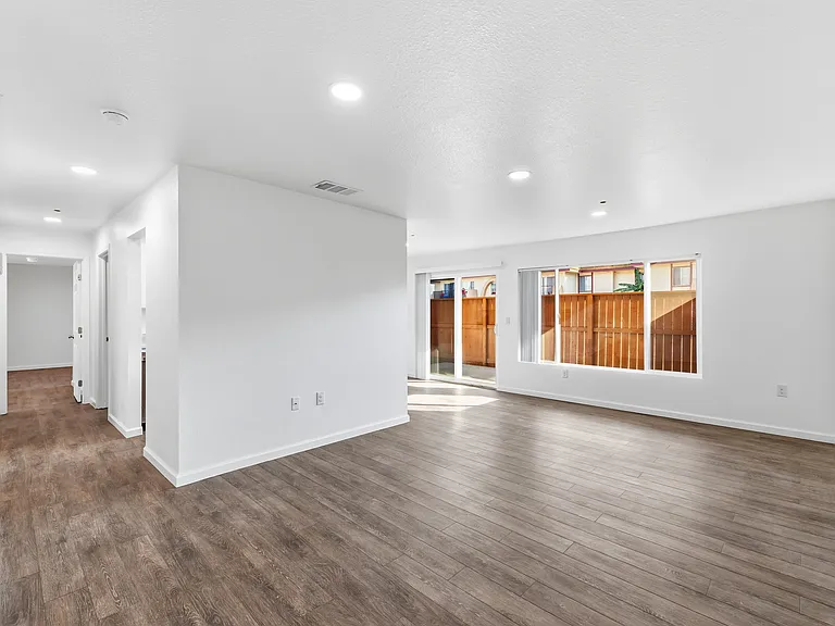 Oakbrook Apartments — Photo 29