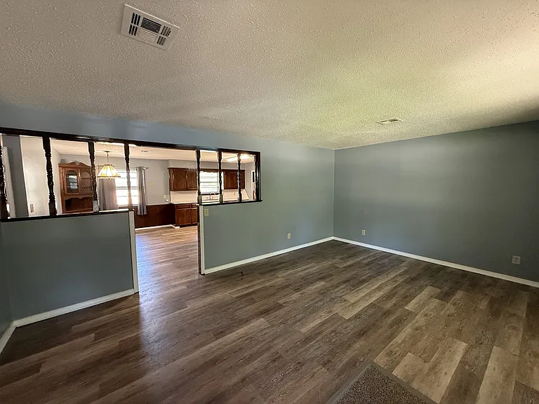 901 N Oak Ave — Photo 3