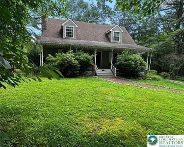 1701 Johns Rd, Effort, PA, 18330