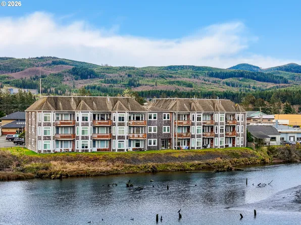 1108 S Holladay Dr APT 16, Seaside, OR 97138