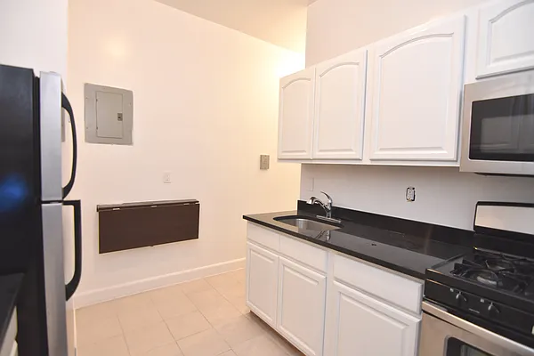 Rented by Bohemia Realty Group | media 14