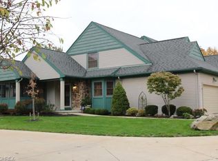 935 Hampton Ct, Northfield, OH 44067