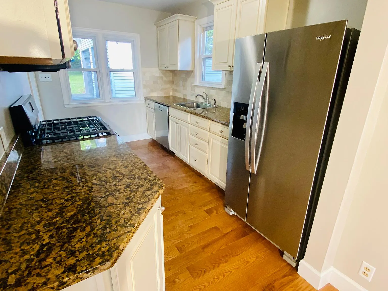 3 bed, 1150 sqft, $2,099 — Photo 2