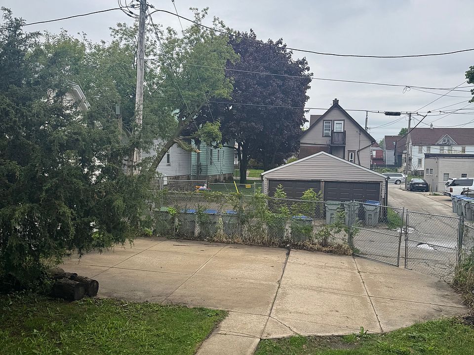 Yard/parking