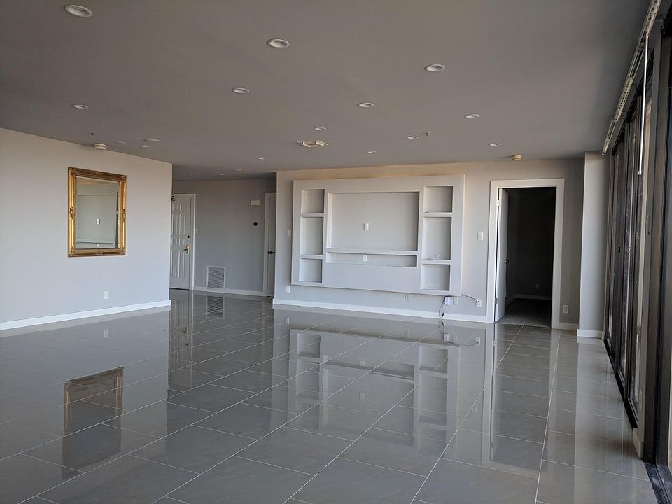looking toward entrance (back left) - master bedroom straigh