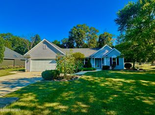 4510 Meadow View Dr, Lima, OH 45805