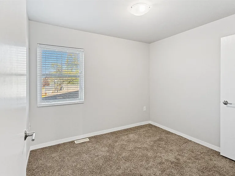 S75W17476 Janesville Rd — Photo 8