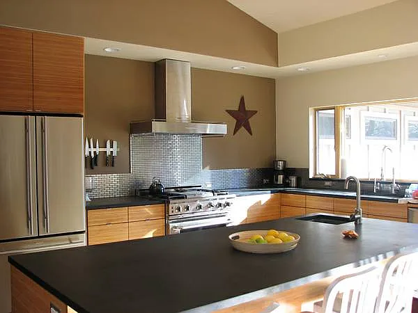 3 bed, 2.5 bath, 2200 sqft, $3,200 — Photo 4