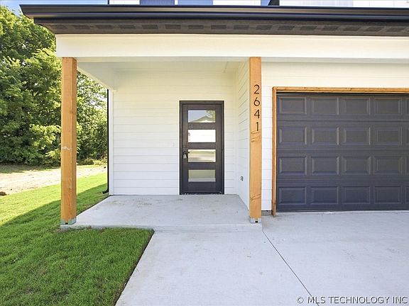 4th image of 2641 N Quincy Ave