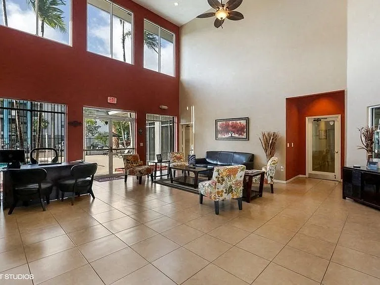Villa Biscayne Apartments — Photo 12