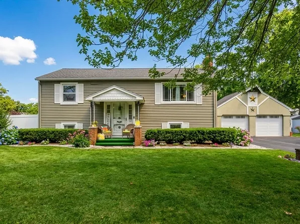 125 Pondview Dr, Ludlow, MA 01056