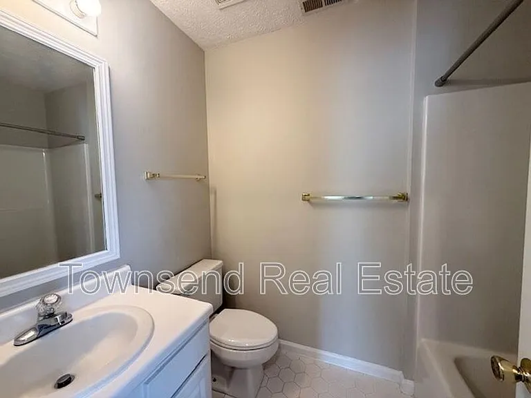 2012 Fig Ct — Photo 9