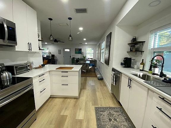 5th image of 5420 29th Ave S #A