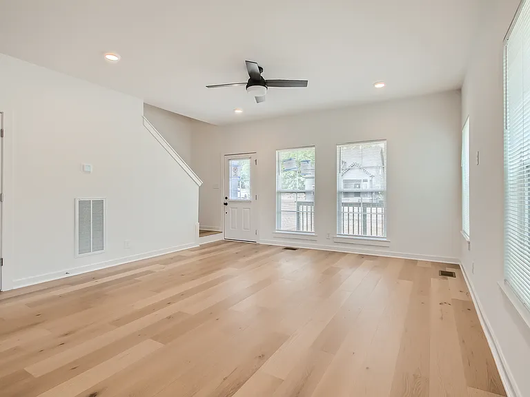 1113 Alcove Way — Photo 7