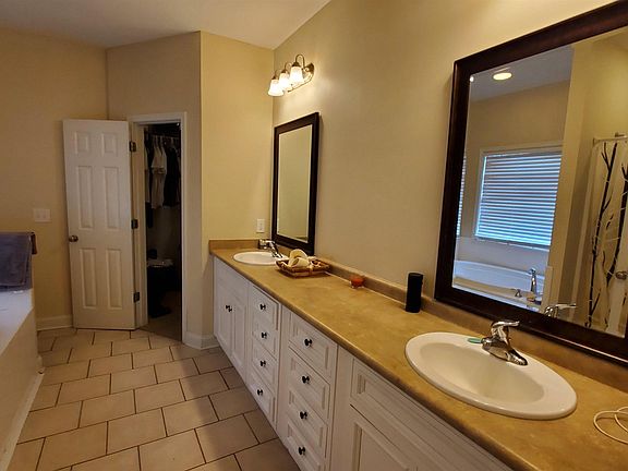 4th image of 1909 Chatsworth Ct