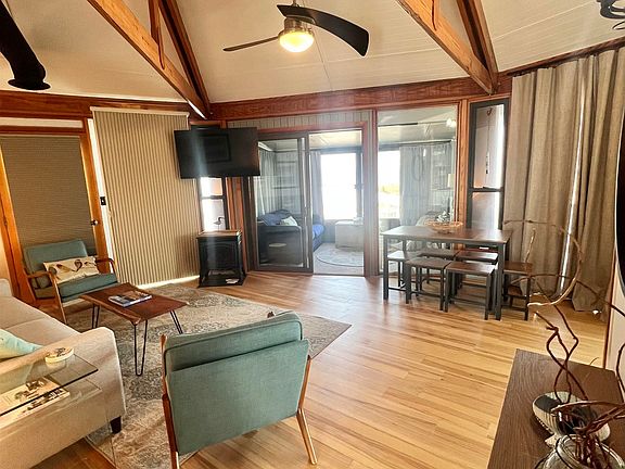 4th image of 411 Beach Ave