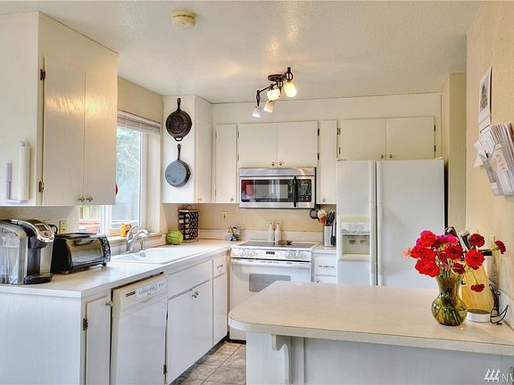 5th image of 382 White River Dr