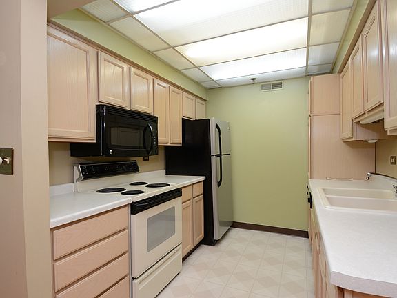 3rd image of 1450 Plymouth Ln APT 203