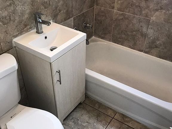 3rd image of 225 NW 16th St APT 8