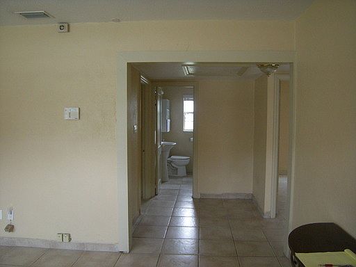 5th image of 302 N Central Ave