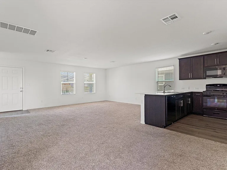 905 Powell St — Photo 10