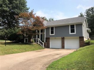 4930 Woodfield Dr, Saint Joseph, MO 64506