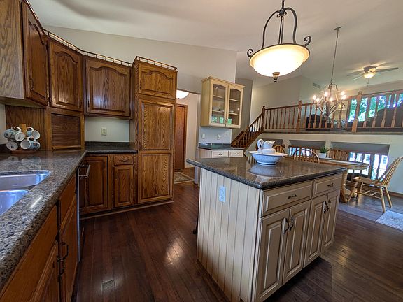4th image of 8427 Cooper Way