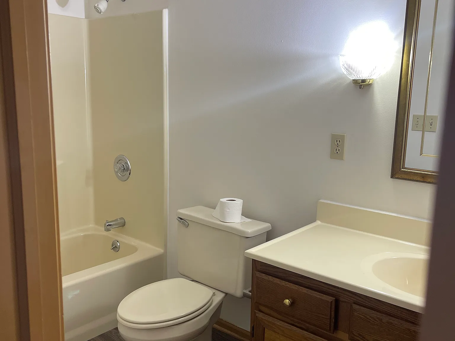 2 bed, 900 sqft, $1,250 — Photo 4