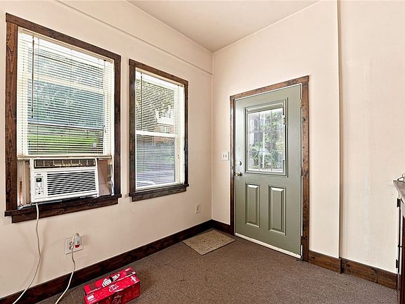 3rd image of 4716 Walnut St