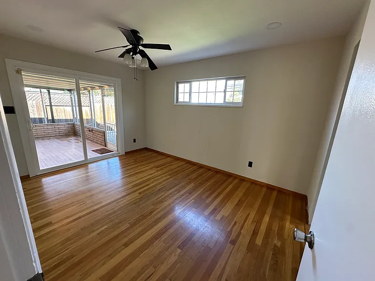 938 Hibiscus Ln — Photo 4