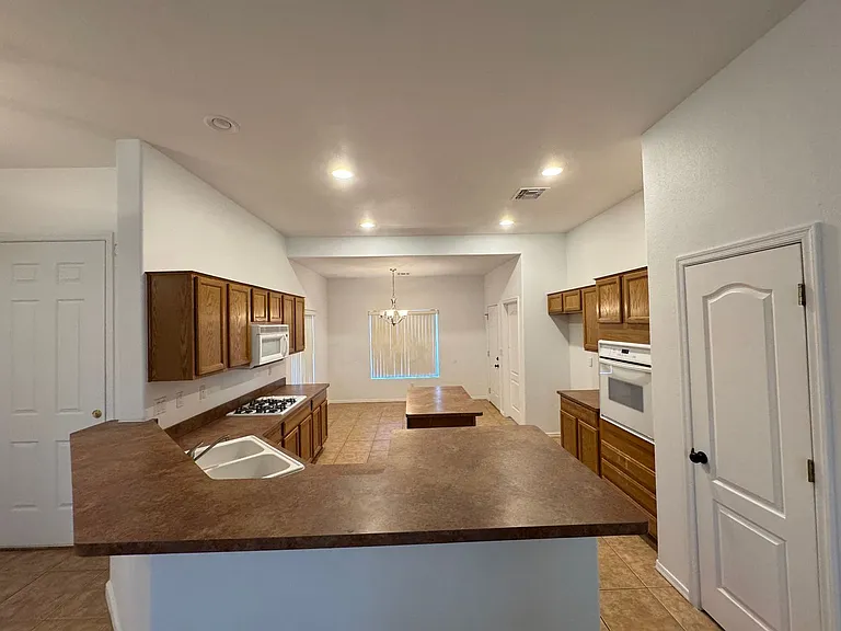 2772 Broadmoor Dr — Photo 7