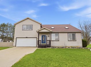 1223 Lori Ln, Fenton, MI