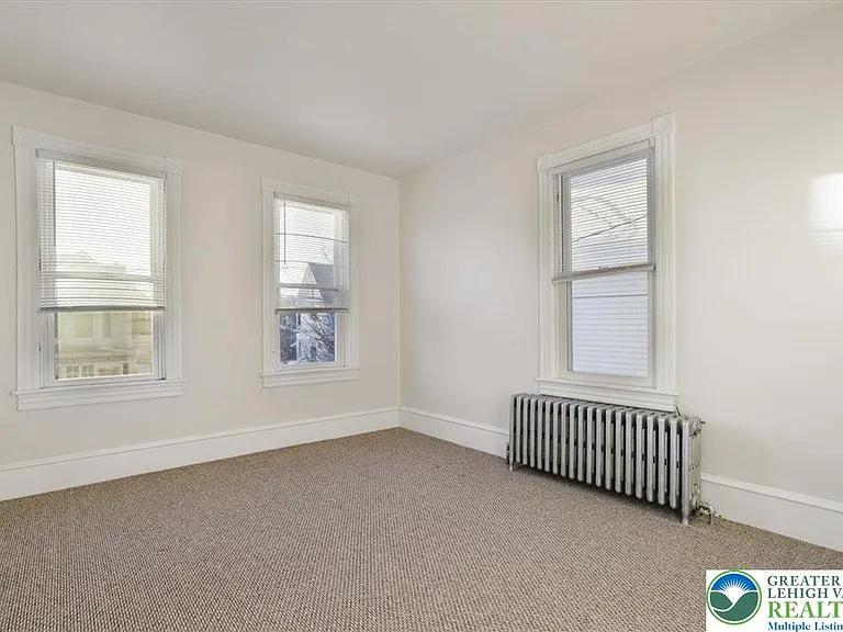 193 S 4th St — Photo 16
