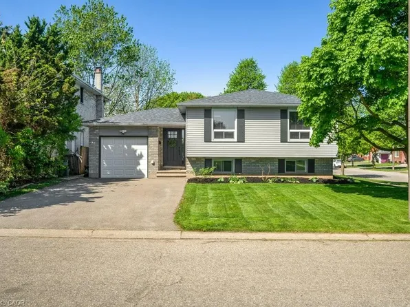 2 Pacer Ct, Brantford, ON N3P 1N5