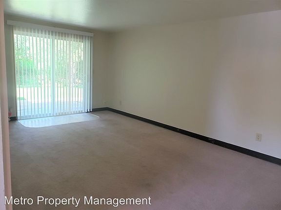 3rd image of 1929 Burnstead Dr APT 2