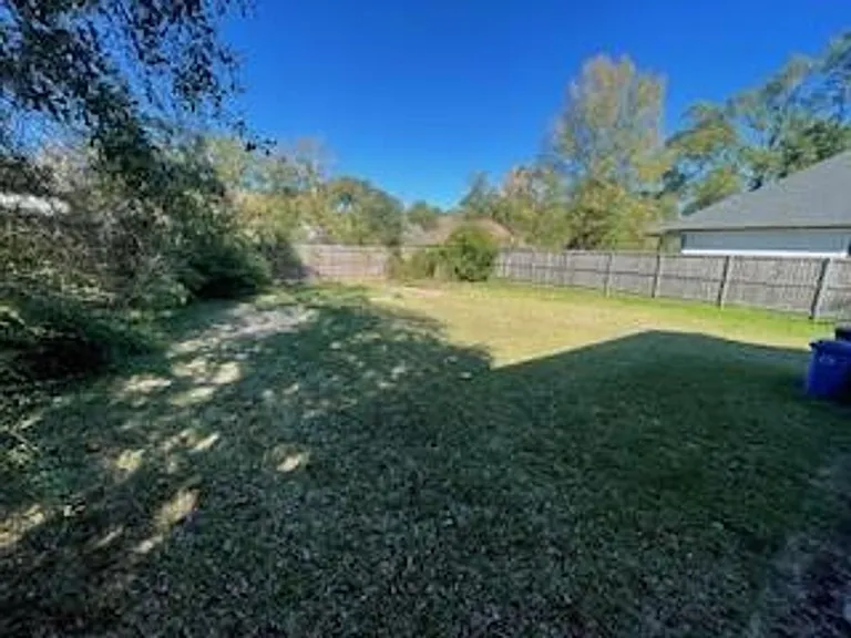 809 E Thomas St — Photo 17