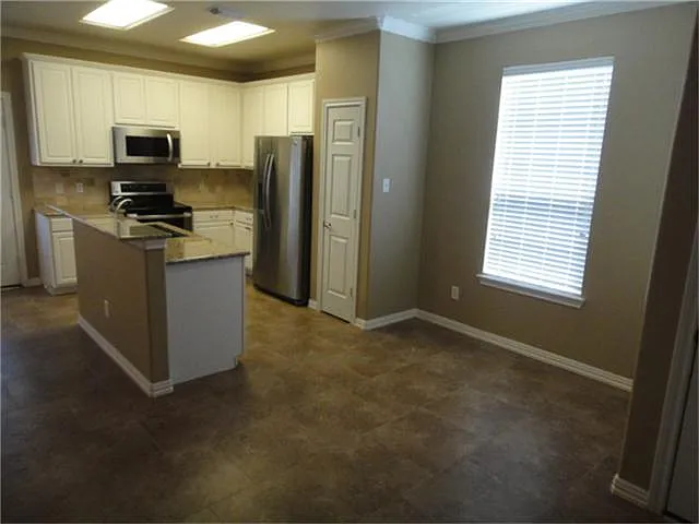 25254 Finchgrove Ln — Photo 5
