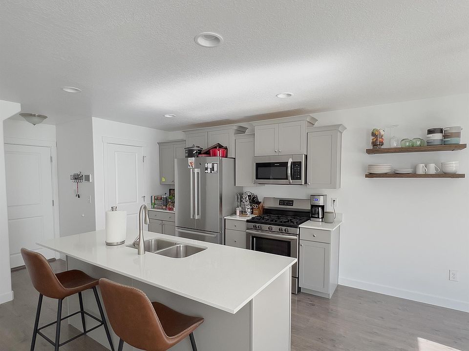 Kitchen with Island