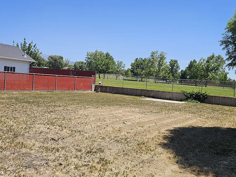 150 E 1100 N — Photo 24